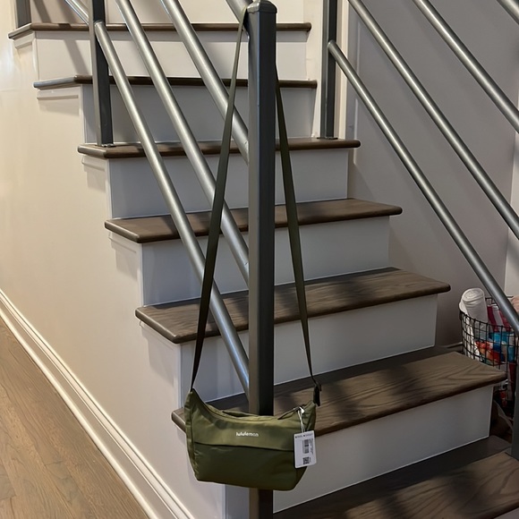 Lululemon Post Workout Bundle (Crossbody, Reusable Bag, and 2 Headbands) - Picture 4 of 10